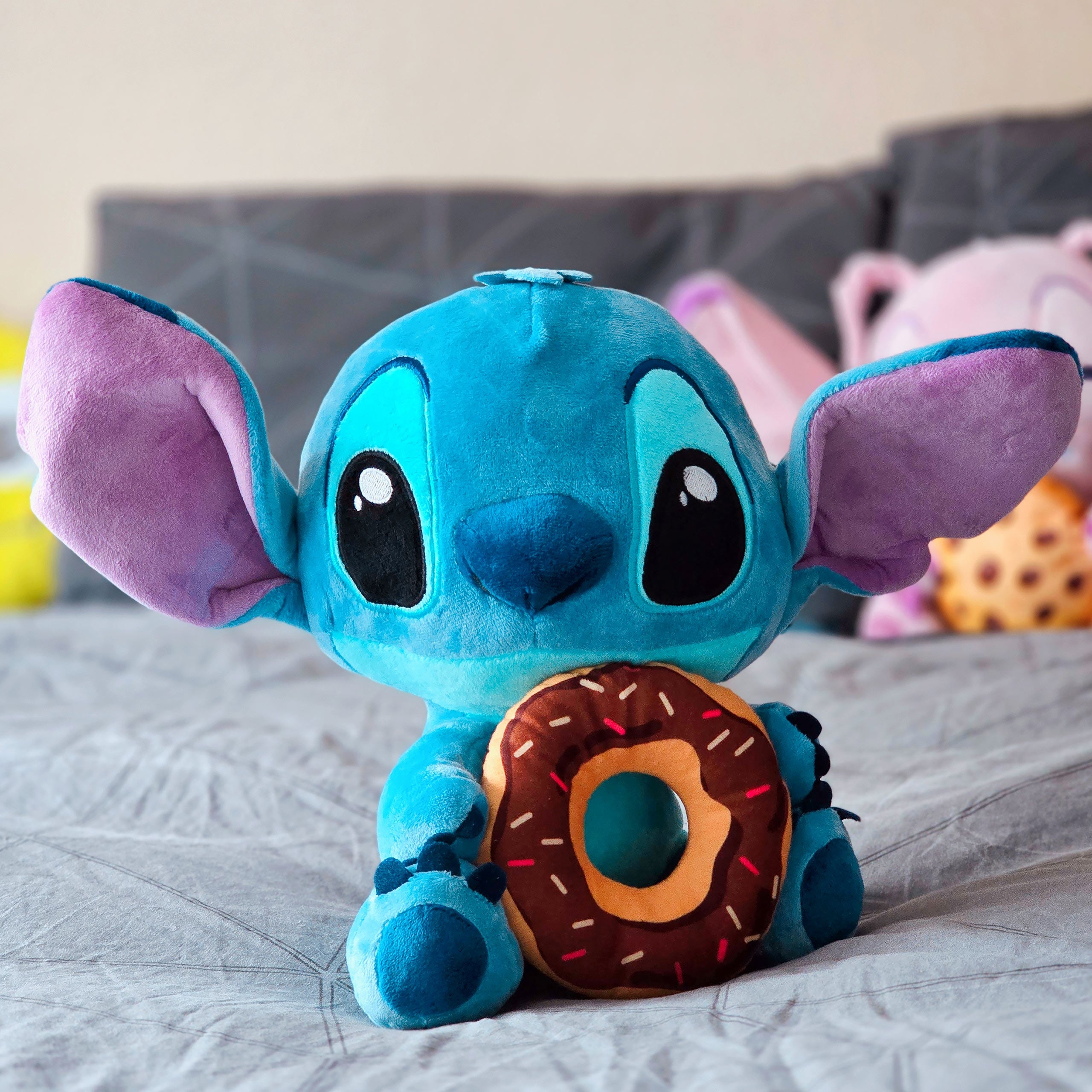 Zdjęcie produktu Lilo & Stitch pluszowa figurka Stitch z donutem 25 cm
