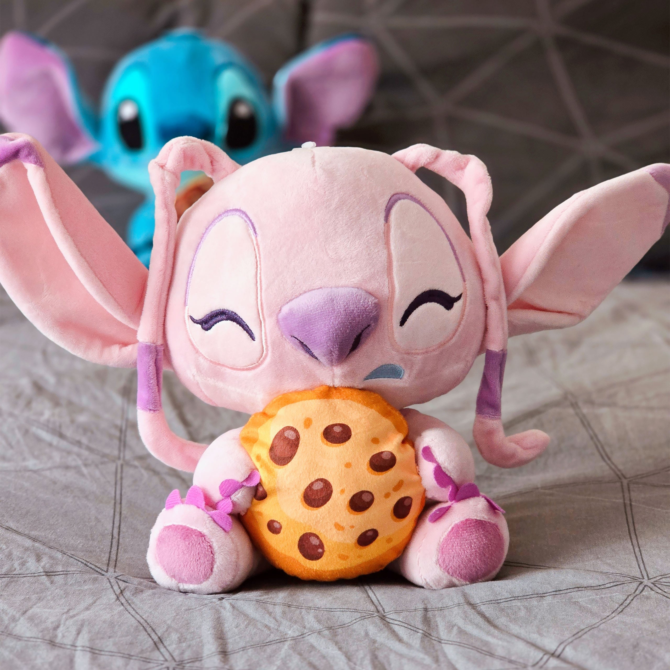 Zdjęcie produktu Pluszowa figurka Angel Lilo & Stitch z ciastkiem 25 cm