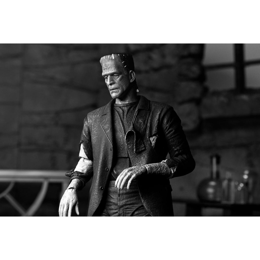 Zdjęcie produktu Figurka Universal Monsters Ultimate Potwór Frankensteina (Narzeczona Frankensteina) (B&W) 18 cm
