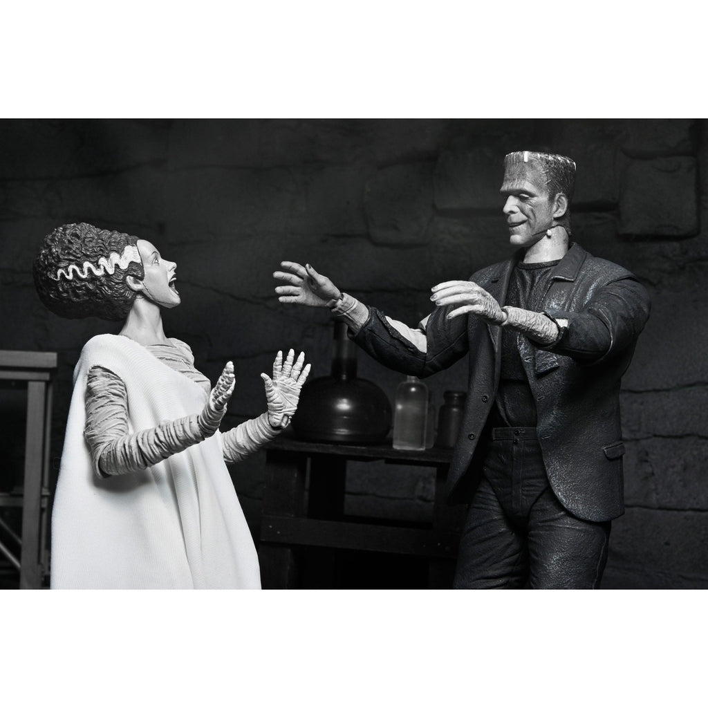 Zdjęcie produktu Figurka Universal Monsters Ultimate Potwór Frankensteina (Narzeczona Frankensteina) (B&W) 18 cm