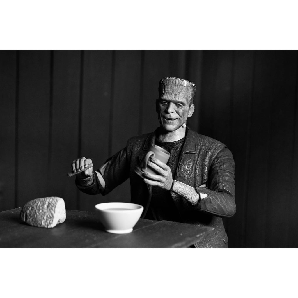 Zdjęcie produktu Figurka Universal Monsters Ultimate Potwór Frankensteina (Narzeczona Frankensteina) (B&W) 18 cm