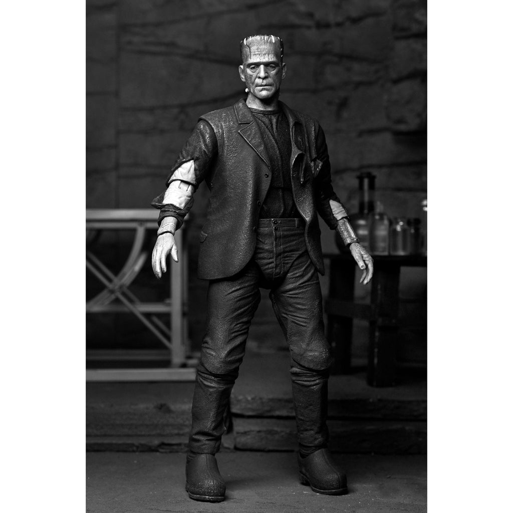 Zdjęcie produktu Figurka Universal Monsters Ultimate Potwór Frankensteina (Narzeczona Frankensteina) (B&W) 18 cm