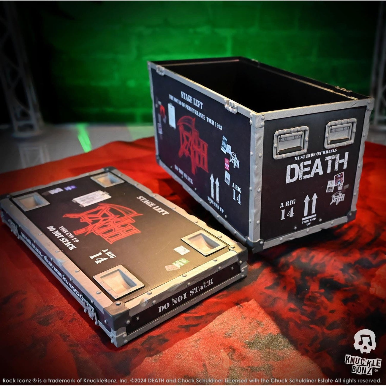 Zdjęcie produktu Death Rock Ikonz On Tour Figurka Road Case i Tło Sceniczne Zestaw The Sound of Perseverance Tour 1998
