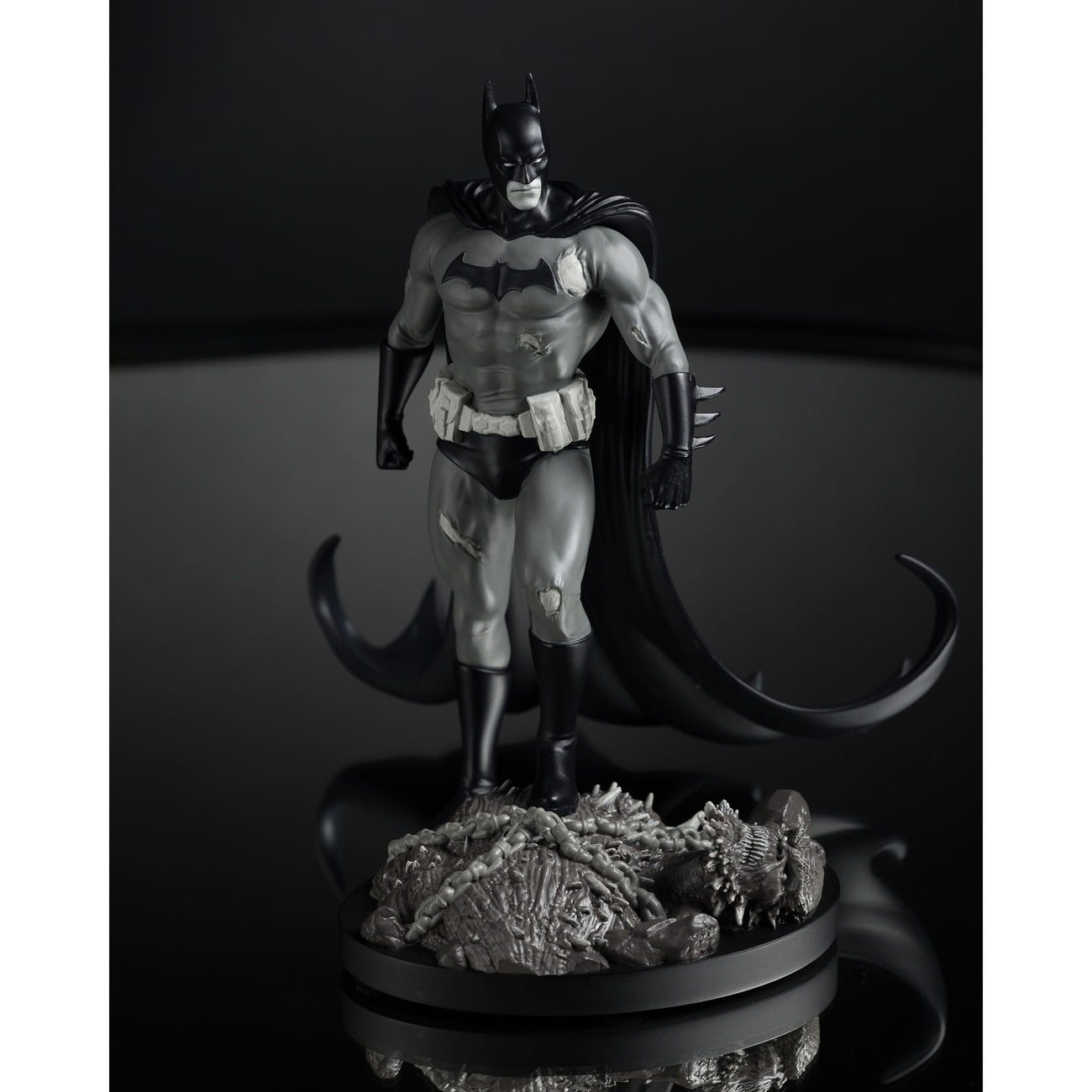 Zdjęcie produktu DC Direct Figura 1/10 Batman by Bjorn Barends (Black & White) 18 cm