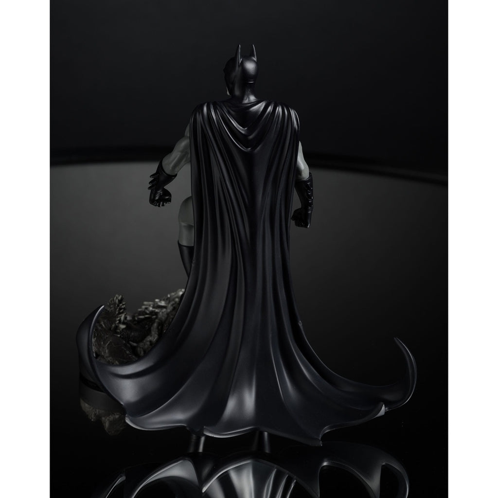 Zdjęcie produktu DC Direct Figura 1/10 Batman by Bjorn Barends (Black & White) 18 cm