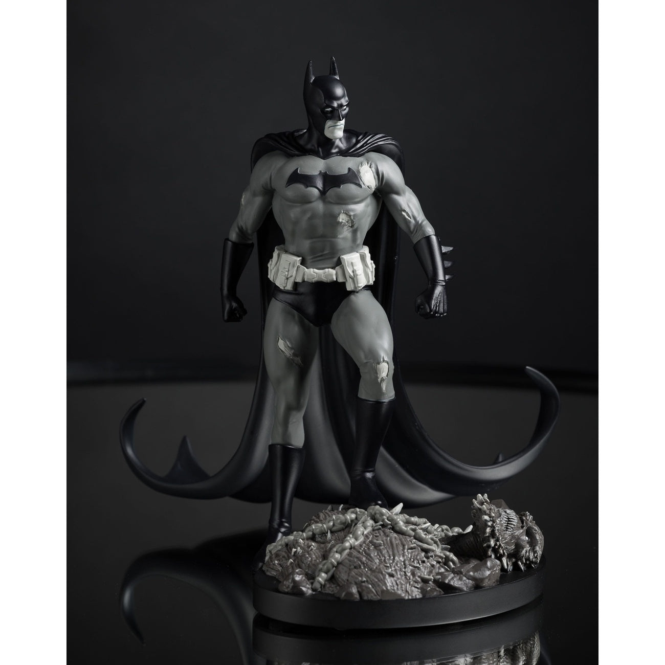 Zdjęcie produktu DC Direct Figura 1/10 Batman by Bjorn Barends (Black & White) 18 cm