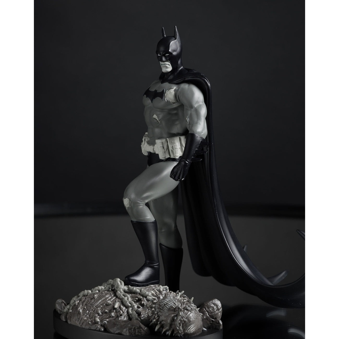 Zdjęcie produktu DC Direct Figura 1/10 Batman by Bjorn Barends (Black & White) 18 cm