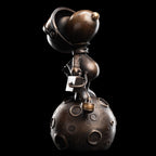 Zdjęcie produktu Fistaszki Brązowa figura Snoopy: First Beagle on the Moon Limited Edition 29 cm
