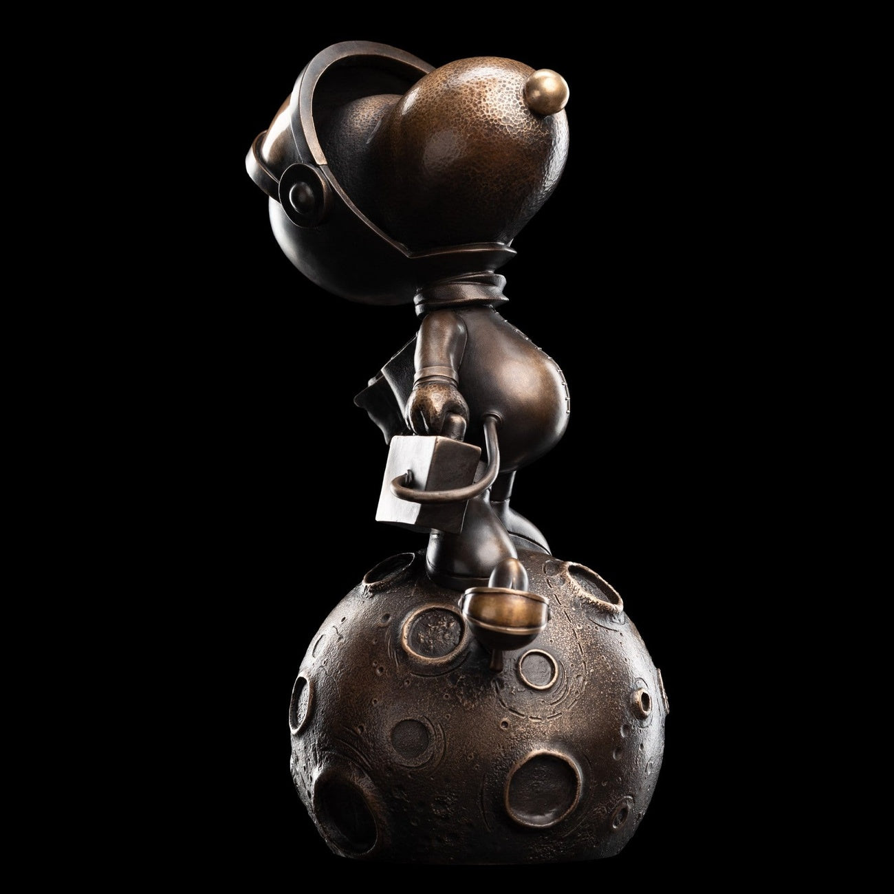 Zdjęcie produktu Fistaszki Brązowa figura Snoopy: First Beagle on the Moon Limited Edition 29 cm