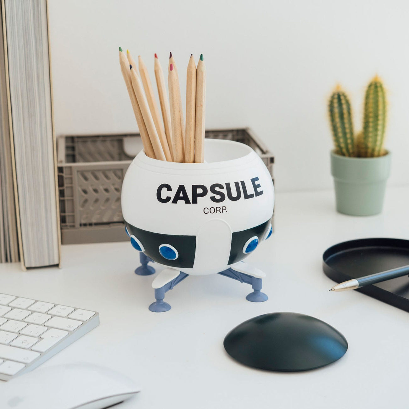 Zdjęcie produktu Dragon Ball Z Podstawka na Długopisy Statek Kosmiczny Capsule Corp