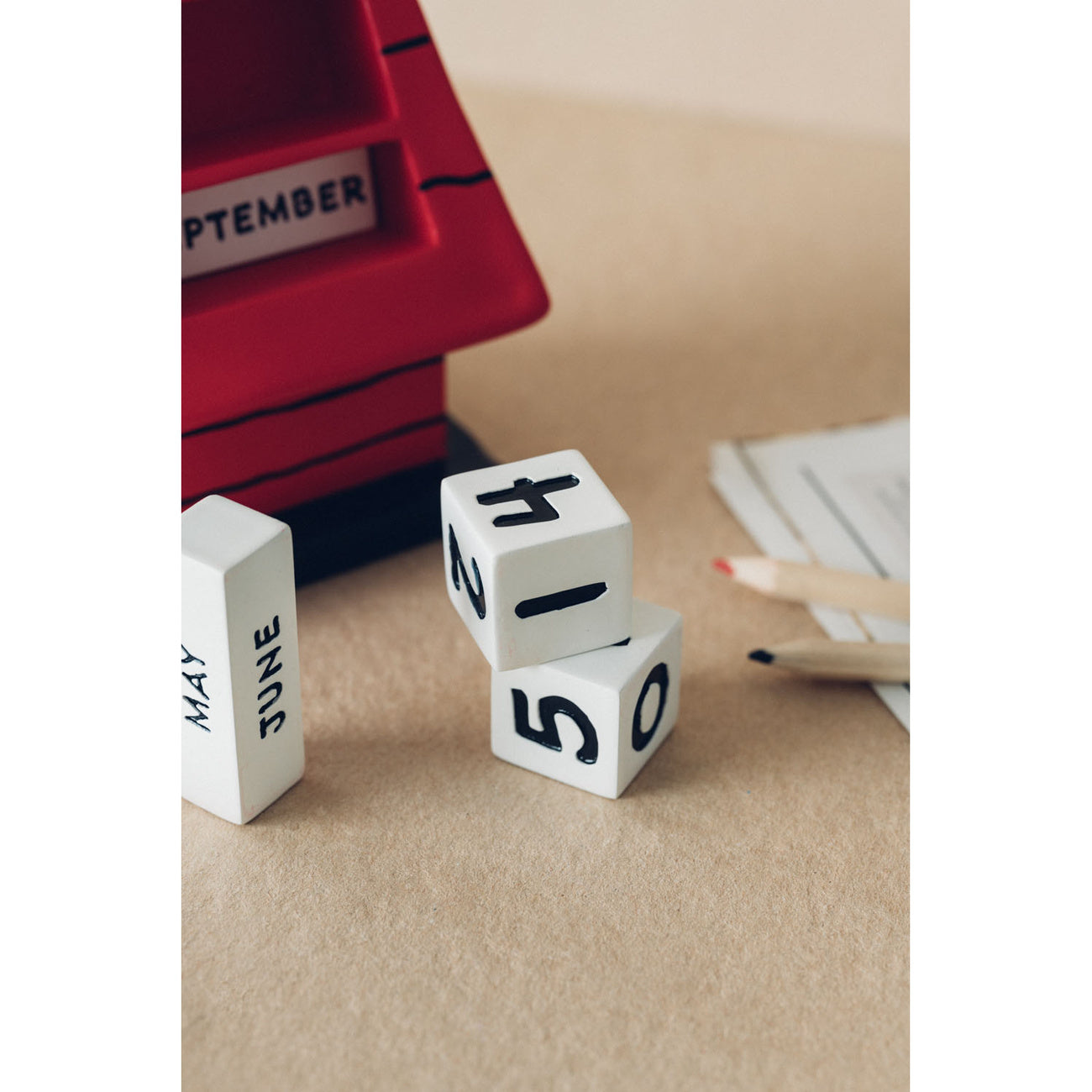 Product image Peanuts 3D Perpetual Calendar Snoopy Doghouse