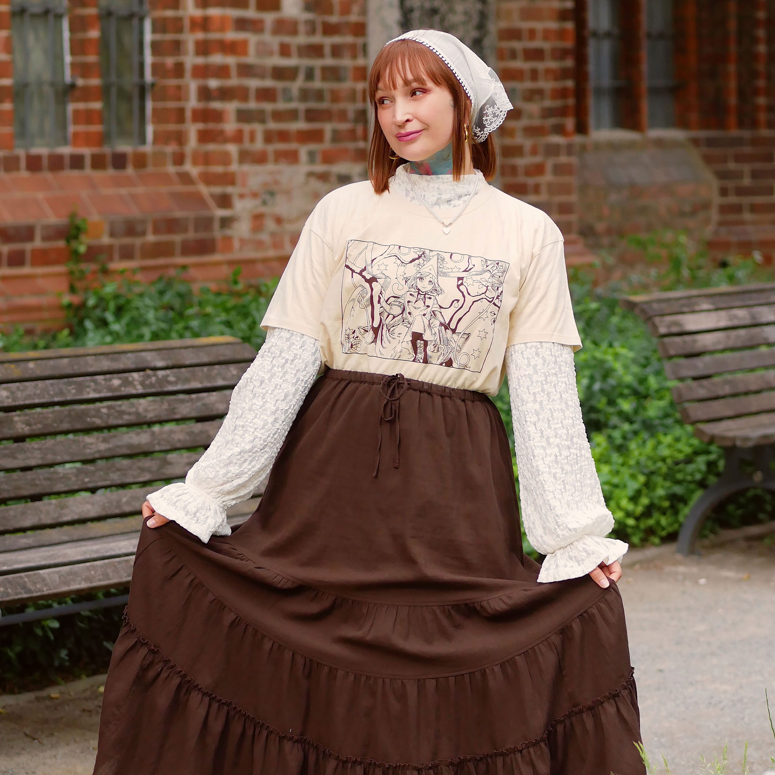 Zdjęcie produktu Beżowa koszulka dla fanów Coco i Atelier of Witch Hat