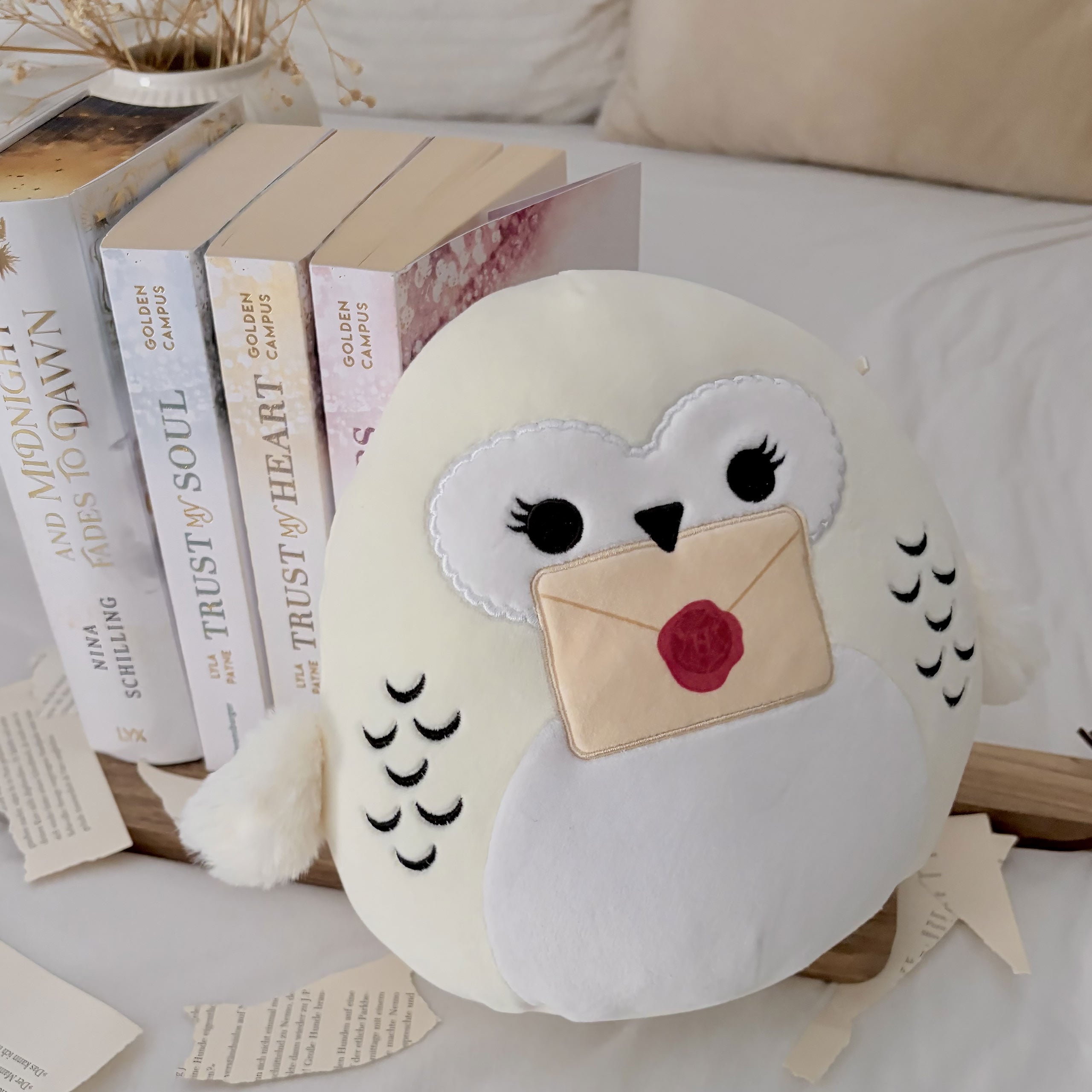 Zdjęcie produktu Hedwiga z listem z Hogwartu pluszowa figurka Squishmallows - Harry Potter