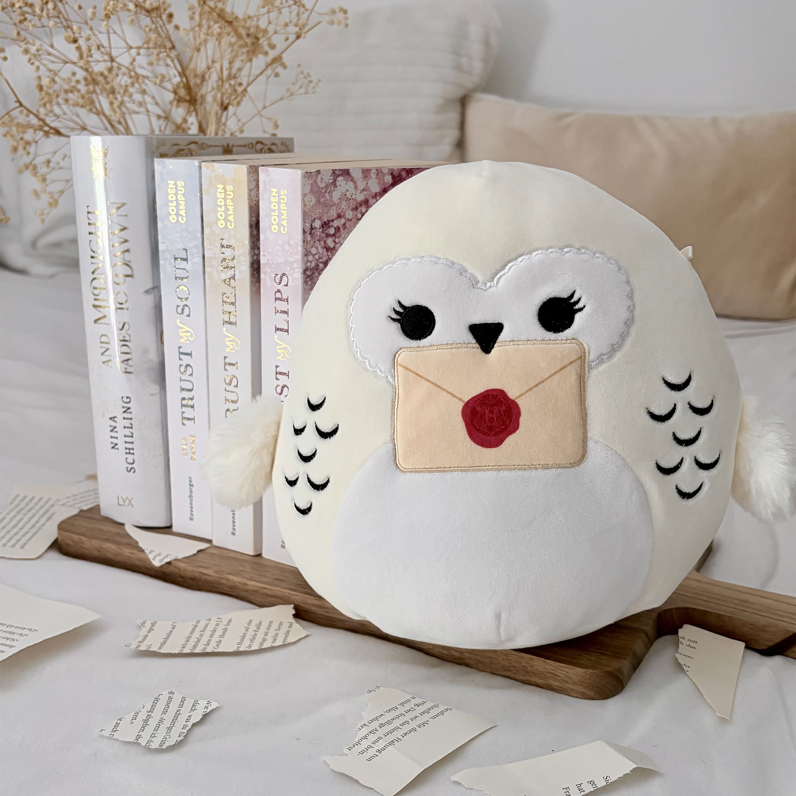 Zdjęcie produktu Hedwiga z listem z Hogwartu pluszowa figurka Squishmallows - Harry Potter
