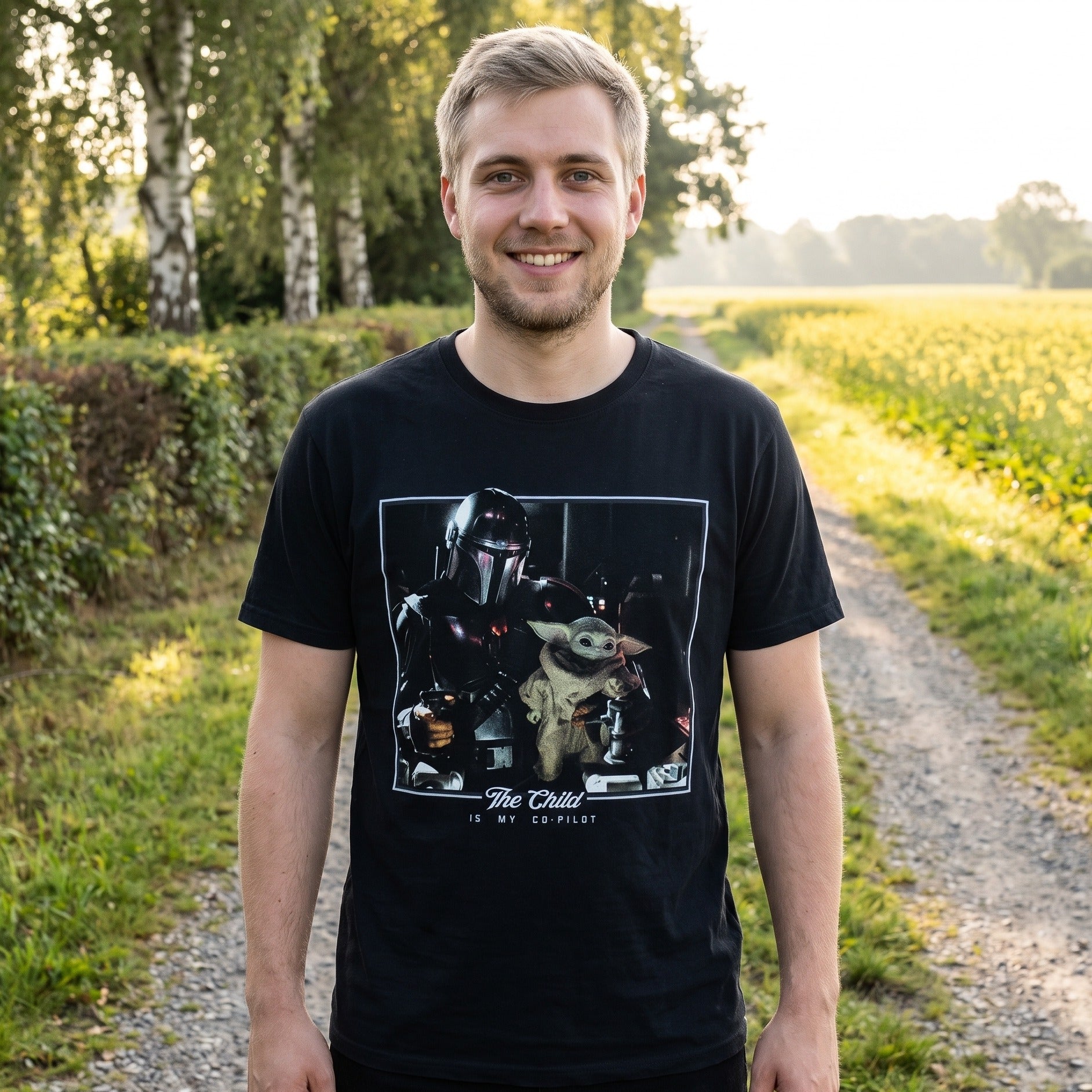 Zdjęcie produktu The Child is My Co-Pilot koszulka czarna - Star Wars The Mandalorian