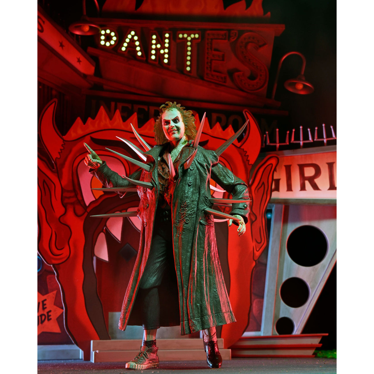 Zdjęcie produktu Beetlejuice (1988) Diorama Trenchcoat with Spikes Inferno