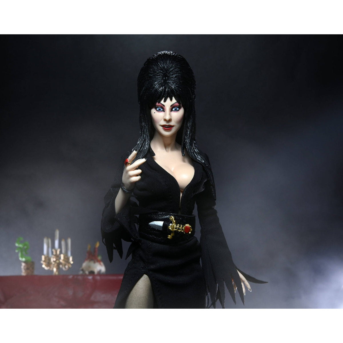 Zdjęcie produktu Elvira, Mistress of the Dark ubrana figurka akcji 20 cm