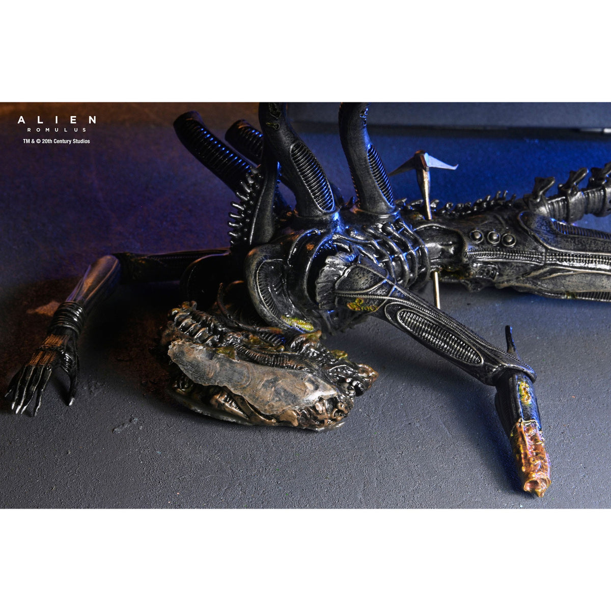 Zdjęcie produktu Alien: Romulus Figurka Akcji Deluxe Suspended Lab Xenomorph
