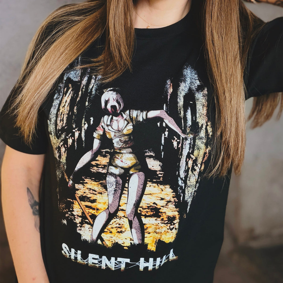 Zdjęcie produktu Czarny T-shirt Nurse Limited Edition dla fanów Silent Hill