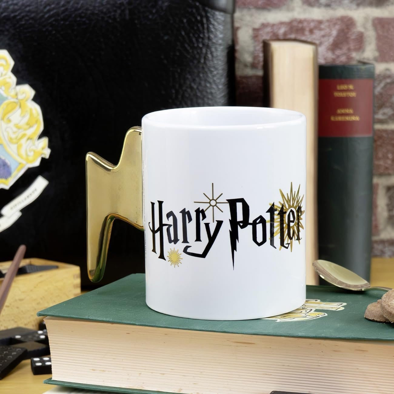 Zdjęcie produktu Kubek Harry Potter z uchwytem w kształcie okularów i błyskawicy 460 ml