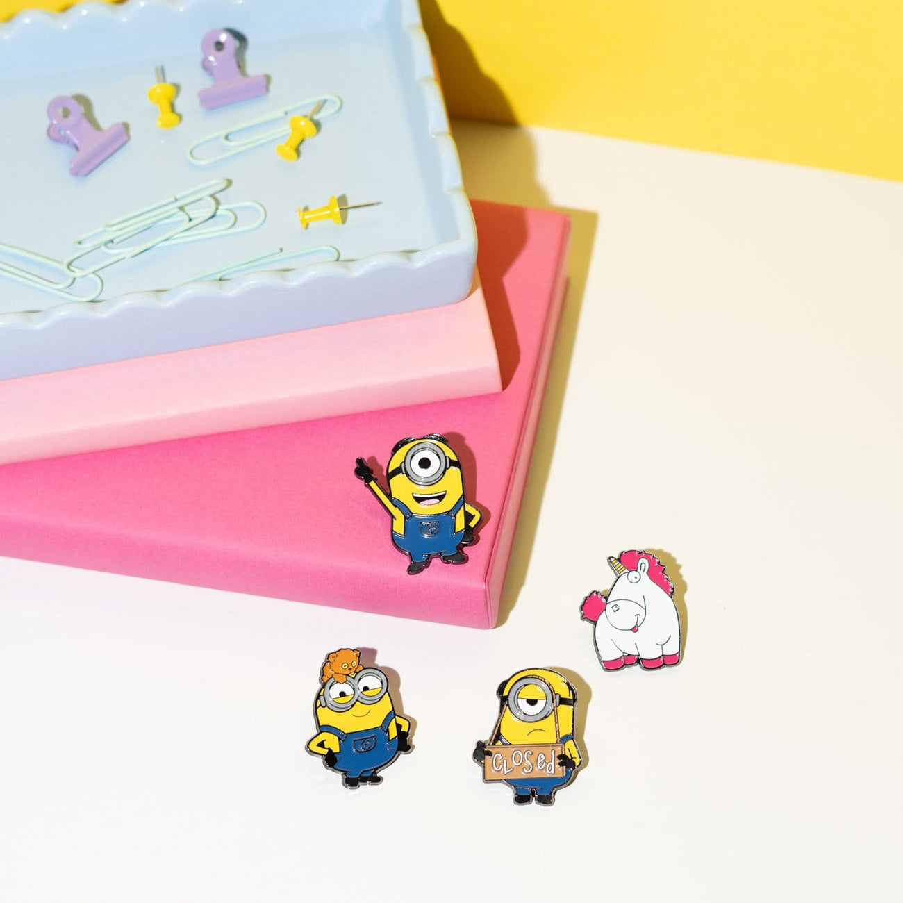 Zdjęcie produktu Zestaw 4 przypinek Minionki