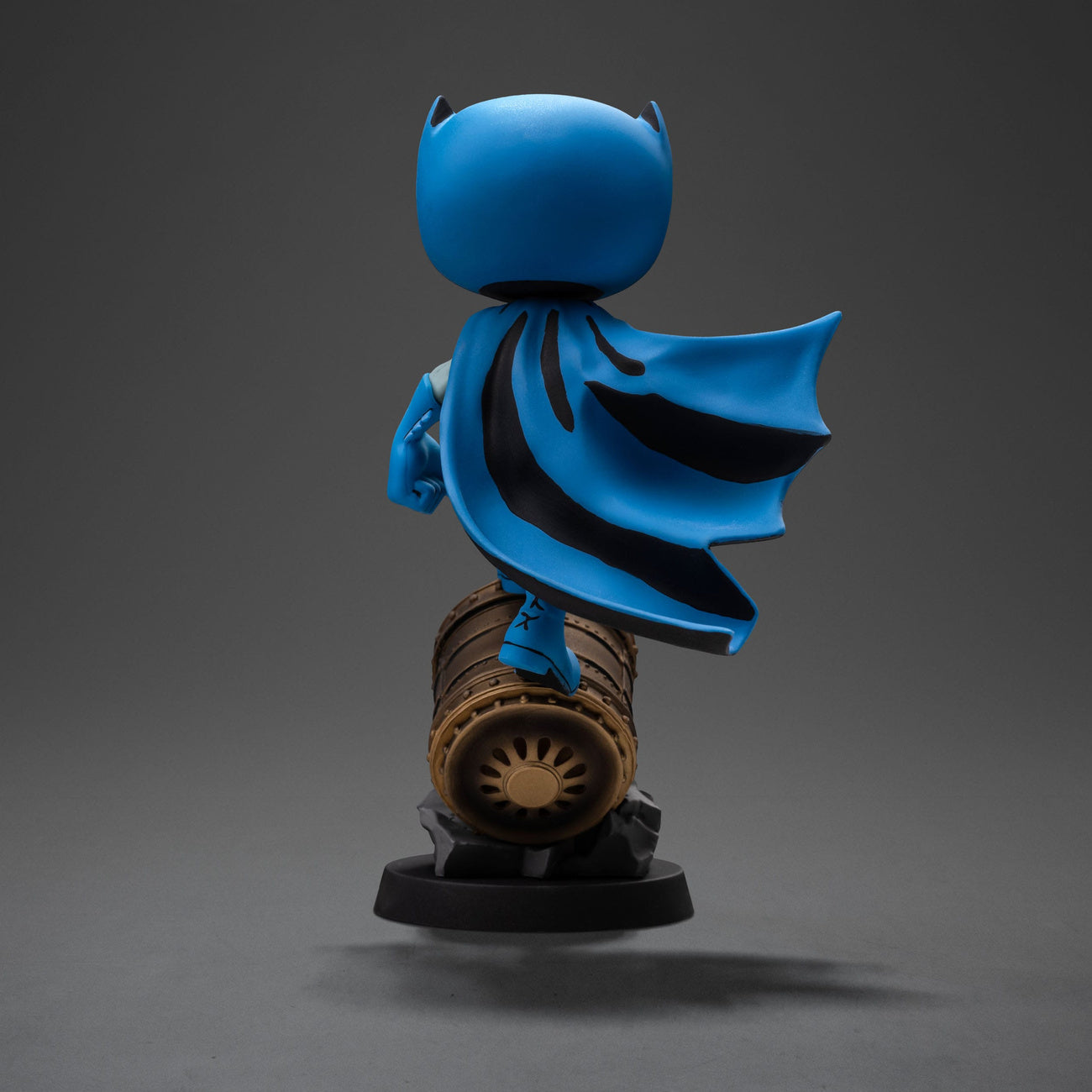 Zdjęcie produktu Figurka PVC Mini Co. Batman on Bat-Signal (Blue Variant)