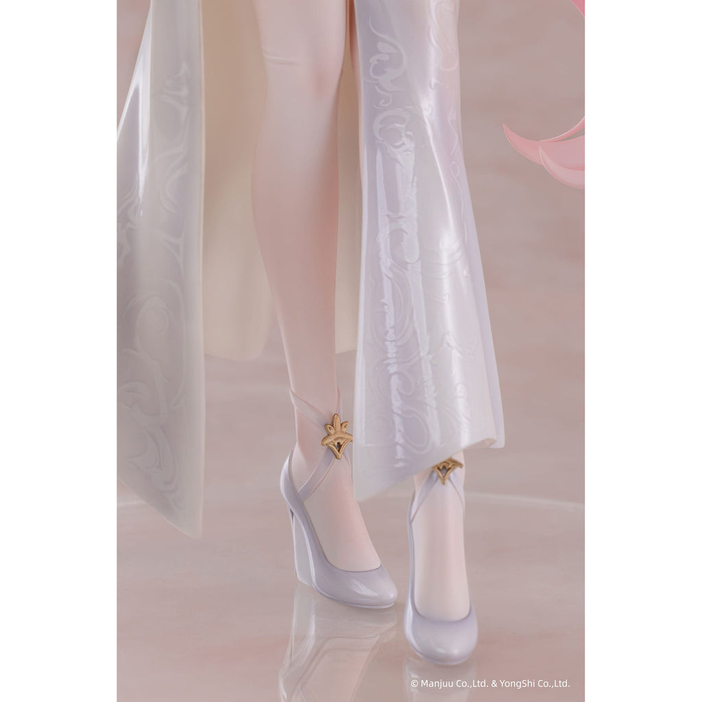 Product image Azur Lane PVC Statue 1/6 Theseus: New Year's White Plumage