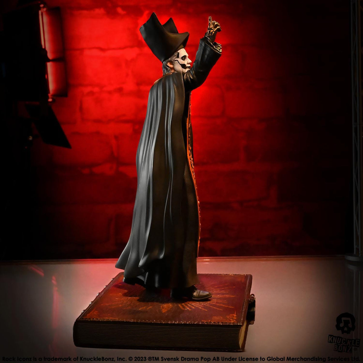 Produktbild Ghost Rock Iconz Statue 1/9 Papa Emeritus IV (Black Robes)