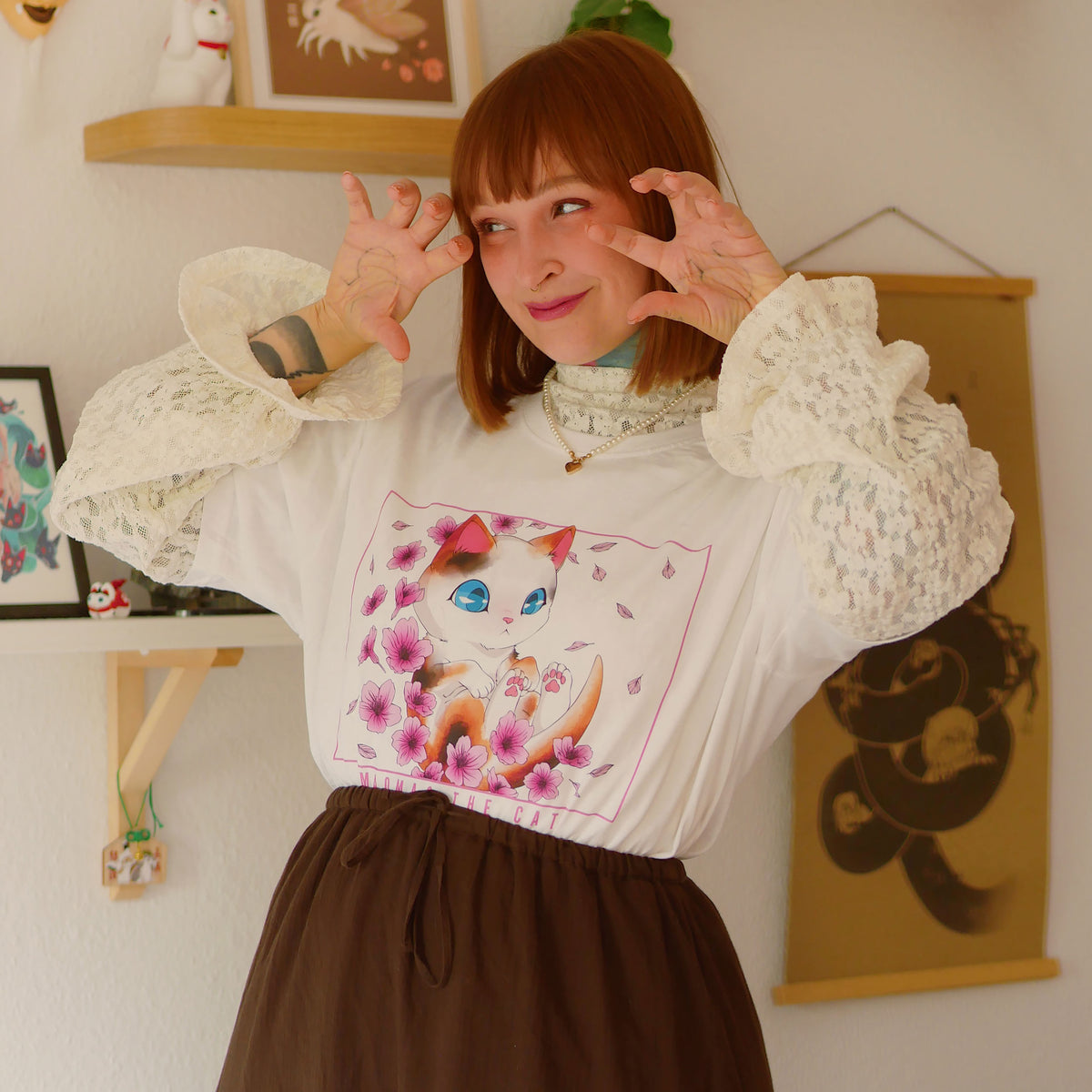 Zdjęcie produktu T-shirt Maomao The Cat Limited Edition dla fanów Pamiętnika aptekarki